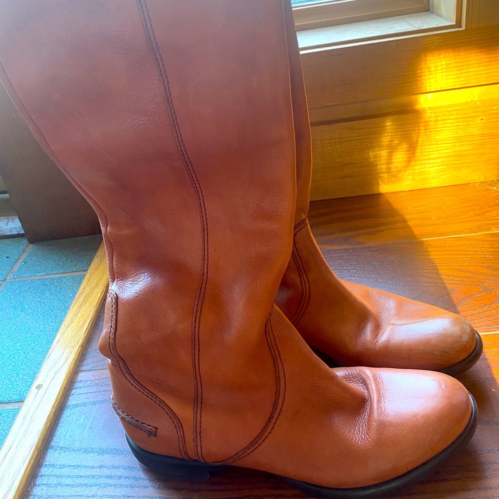 Italian brown flat boots